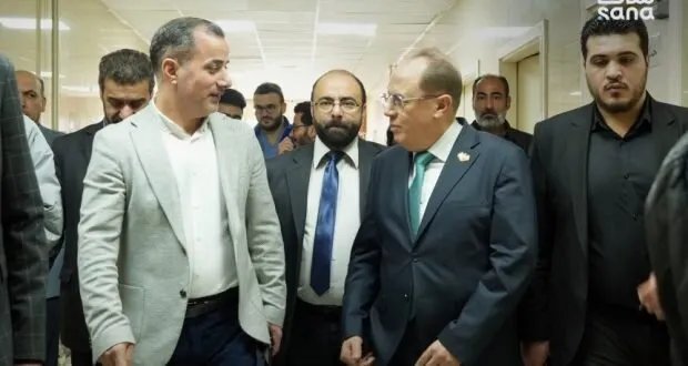 وزير التعليم العالي ومدير صحة دمشق يتفقدان جرحى العدوان الإسرائيلي في مشفى المواساة