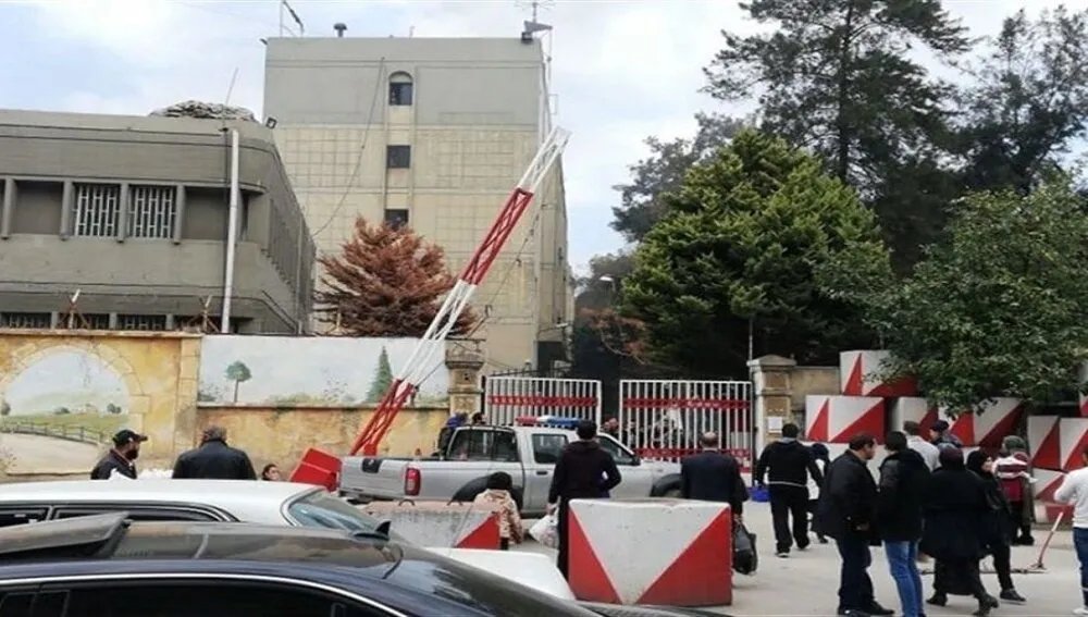 وفاة سجين سوري في لبنان تثير تساؤلات حول الرعاية الصحية المتردية داخل السجون