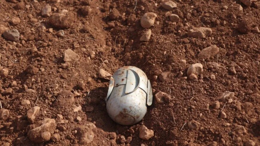 مأساة في ريف درعا: طفل يلقى حتفه بانفجار لغم من مخلفات الحرب