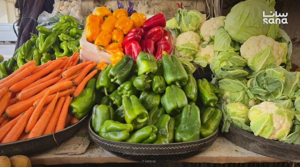 انخفاض الأسعار وتنوع المعروضات في سوق جمالة للخضار والفواكه بدمشق
