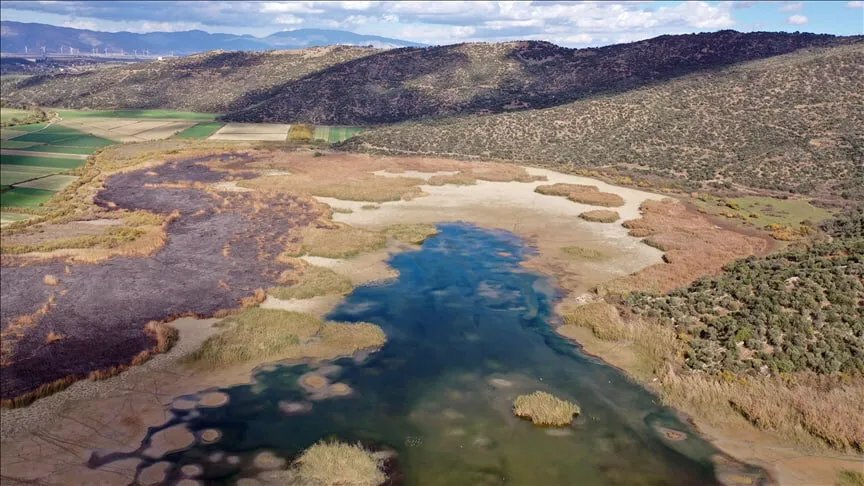كارثة بيئية: جفاف بحيرة "عذاب" في تركيا يثير القلق بسبب نقص الأمطار