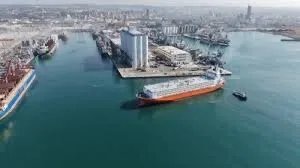 عمال مرفأ طرطوس يستغيثون: نقل جماعي إلى معبري جرابلس والبوكمال يثير استياء واسعاً