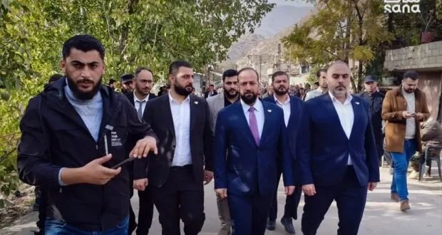 وزير الإعلام يعزي أهالي بيت جن بشهداء العدوان الإسرائيلي ويؤكد دعم الحكومة