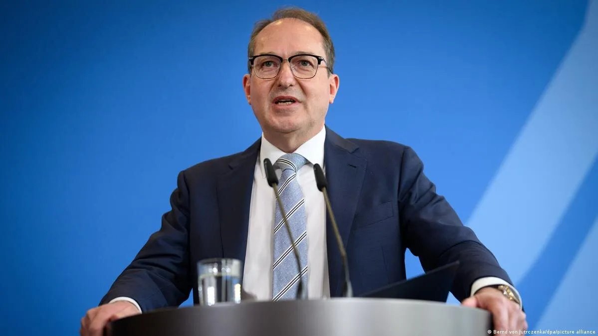 ألمانيا تشدد إجراءات ترحيل طالبي اللجوء السوريين والأفغان المدانين بجرائم