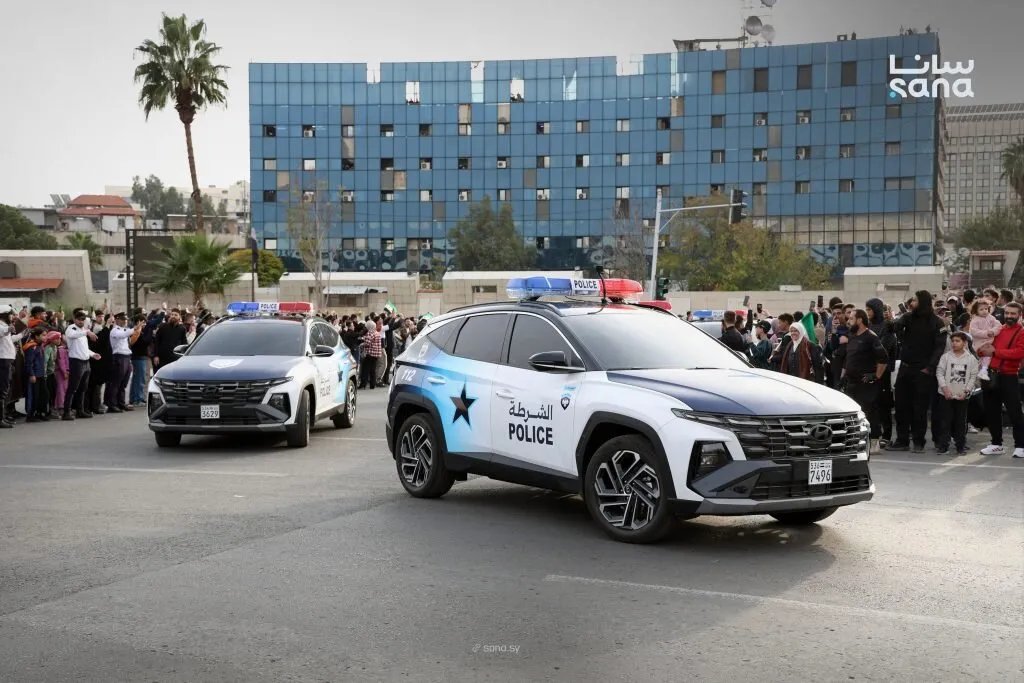 وزارة الداخلية السورية تطلق هوية بصرية جديدة لعرباتها في عرض جماهيري