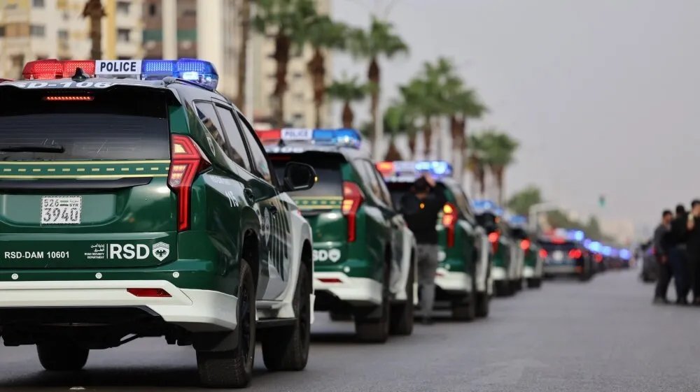 وزارة الداخلية السورية تكشف عن هويتها البصرية الجديدة في استعراض ضخم بدمشق