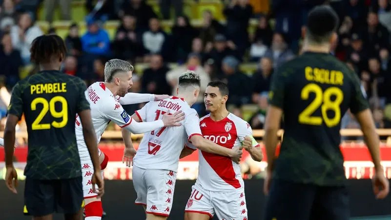 موناكو يفاجئ باريس سان جيرمان ويهزمه في الدوري الفرنسي