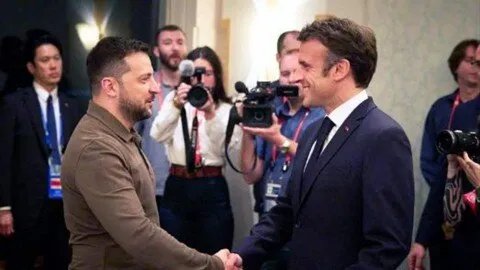 ماكرون يستقبل زيلينسكي في باريس لبحث خطة لإنهاء الحرب في أوكرانيا