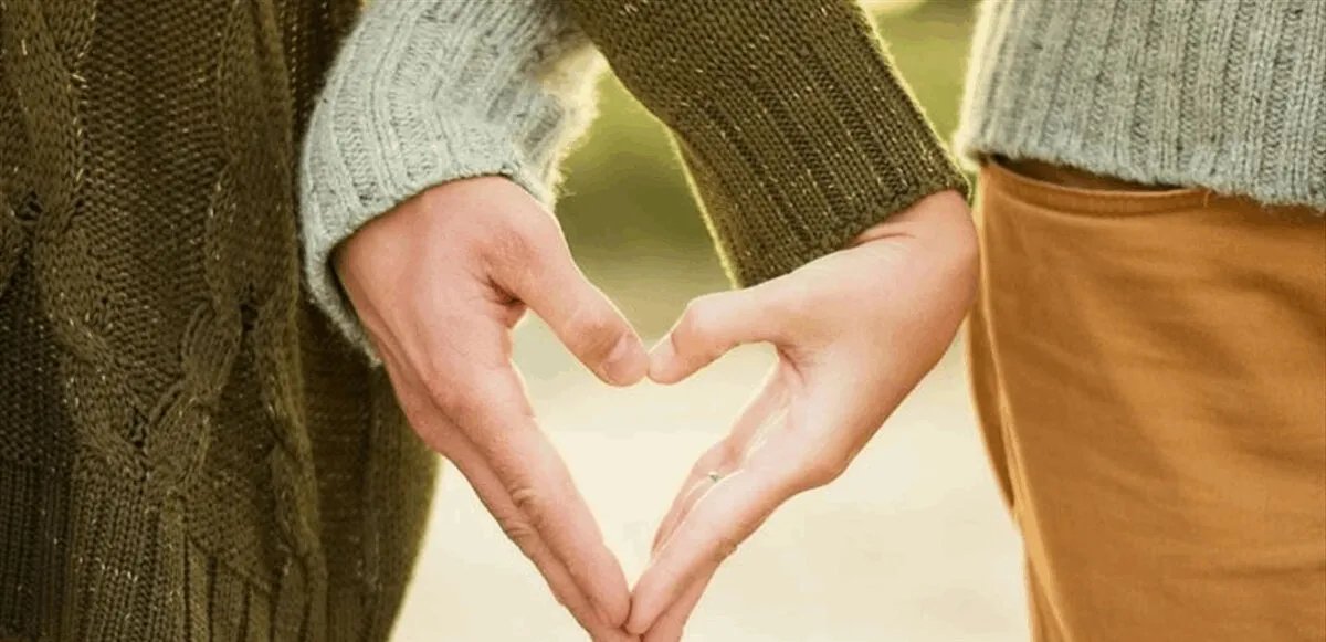 بعد أيام من الانفصال: عصام صاصا وجهاد أحمد يعودان إلى بعضهما وسط فرحة عارمة