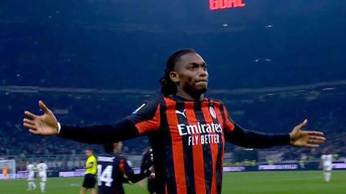 رافاييل لياو يقود ميلان لخطف صدارة الدوري الإيطالي مؤقتاً بفوز على لاتسيو