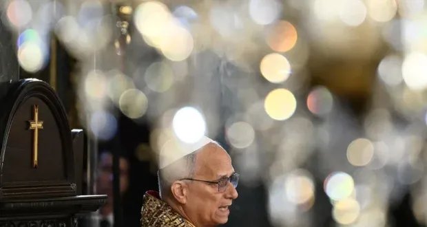 البابا لاوون الرابع عشر يختتم زيارته إلى تركيا بلفتة رمزية في كاتدرائية إسطنبول