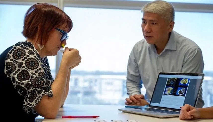 اختراع هولندي واعد: جهاز جديد يعيد حاسة الشم للمصابين بفقدانها