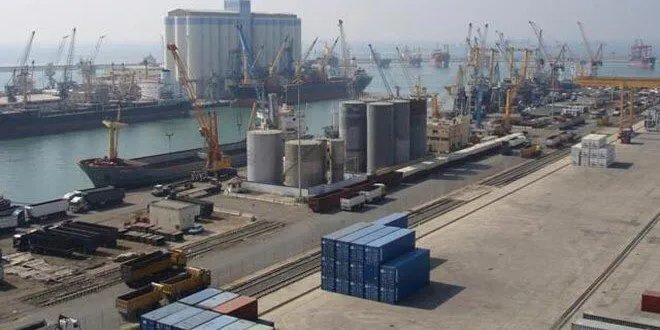 قرارات نقل تعسفية تدفع موظفين في اللاذقية للاستقالة قسراً: قصة "مروان" نموذجاً