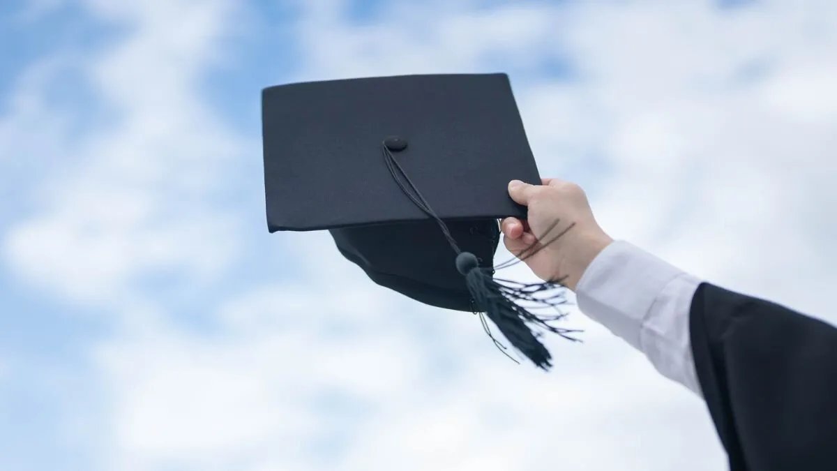 إنجاز تاريخي: بلجيكي يحصل على الدكتوراه في الفيزياء الكمية بعمر 15 عاماً