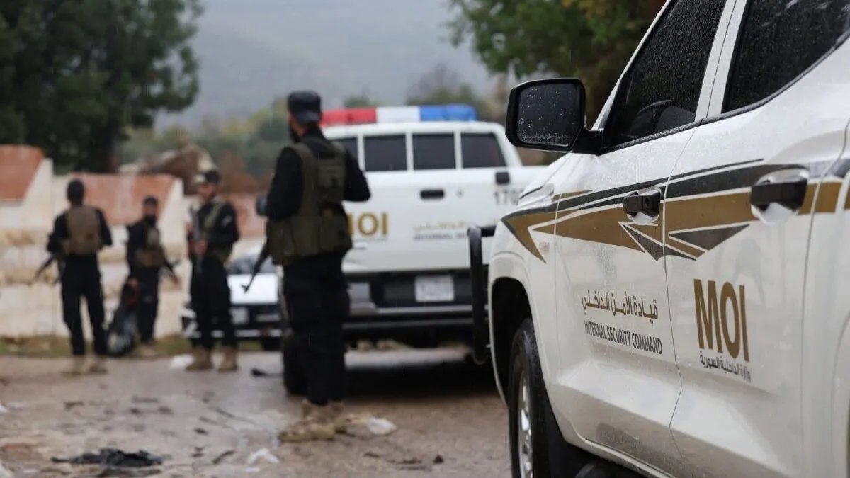 طرطوس: توقيف شخص "مضطرب عقليًا" بعد طعن سائق تاكسي وإثارة الذعر في محيط محطة فلسطين