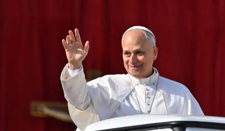 البابا ليو الرابع عشر من لبنان: يدعو إلى الوحدة الوطنية ويؤكد دور لبنان كنموذج للسلام