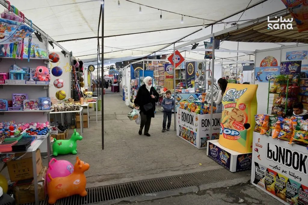 إقبال واسع على مهرجان "الخير لأهل الخير" في دمشق بخصومات وعروض مميزة للمنتجات الوطنية