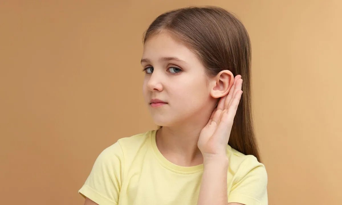 اضطراب معالجة اللغة: حين يبلغ الصوت الأذن ويهرب المعنى.. الأسباب والأعراض وطرق العلاج