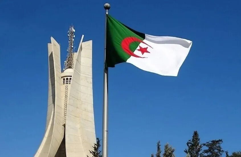 الجزائر تعزز القدرة الشرائية: رفع الحد الأدنى للأجور وزيادة منحة البطالة