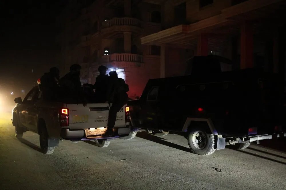 إدلب: تفكيك خليتين تابعتين لـ"داعش" وضبط ترسانة أسلحة ومتفجرات