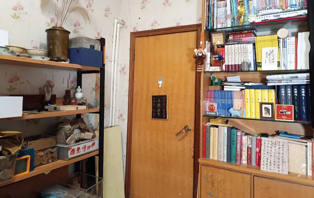 شغف بالتاريخ يحوّل غرفة مراهق صيني إلى متحف أثري