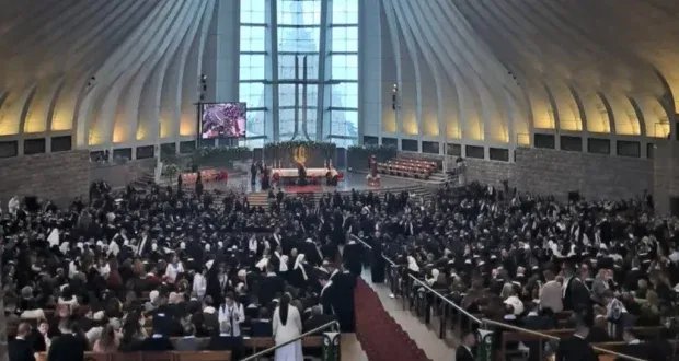 البابا لاوون الرابع عشر في حريصا: الشباب مسؤوليتنا والوردة الذهبية رمز للمسيح