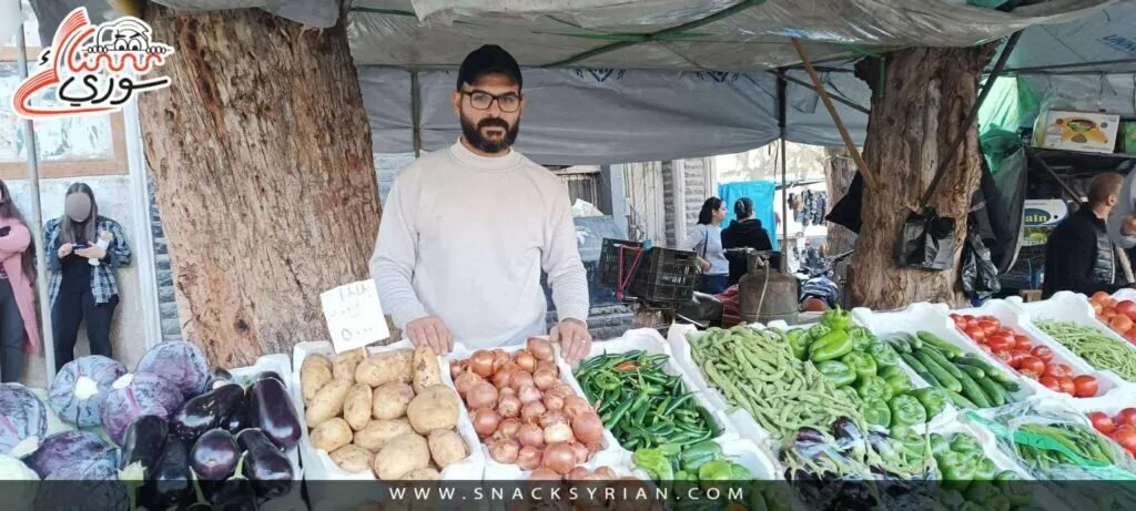 من سوبرماركت إلى بسطة خضار: قصة نزوح وكفاح أسعد المنصور في ريف السويداء