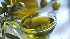 اكتشف قوة زيت الزيتون: كنز طبيعي لصحة الجسم، البشرة، والشعر