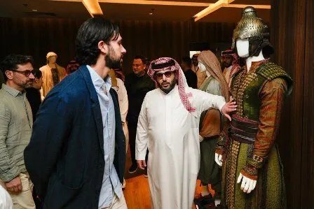 تركي آل الشيخ يتفقد تحضيرات فيلم 'خالد بن الوليد' في استديوهات الحصن والقدية