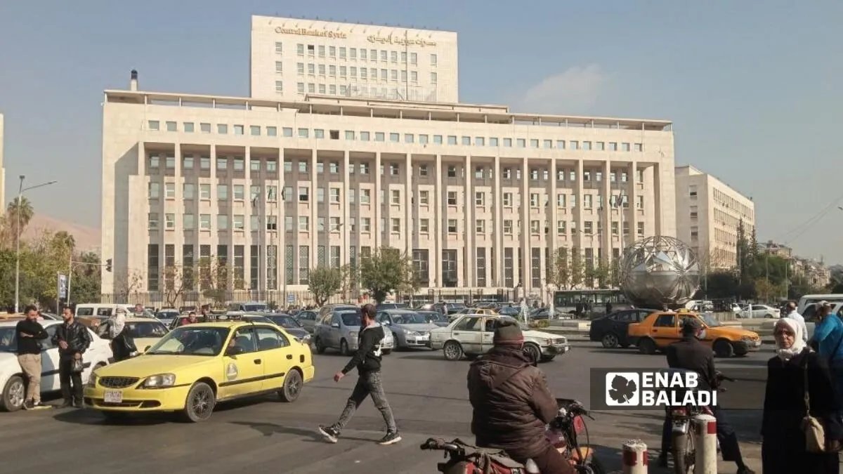 مصرف سوريا المركزي ينفي تحديد موعد نهائي لإصدار العملة الجديدة ويكشف تفاصيل الفئات ومزاياها