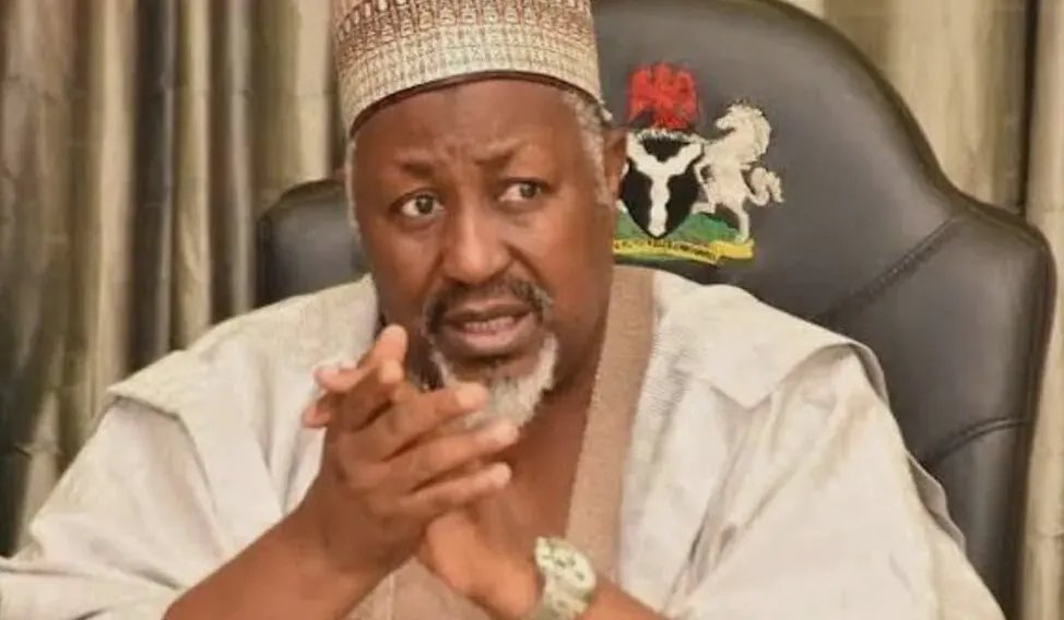 نيجيريا في أزمة: استقالة وزير الدفاع وسط تصاعد عمليات الخطف الجماعي وإعلان حالة الطوارئ