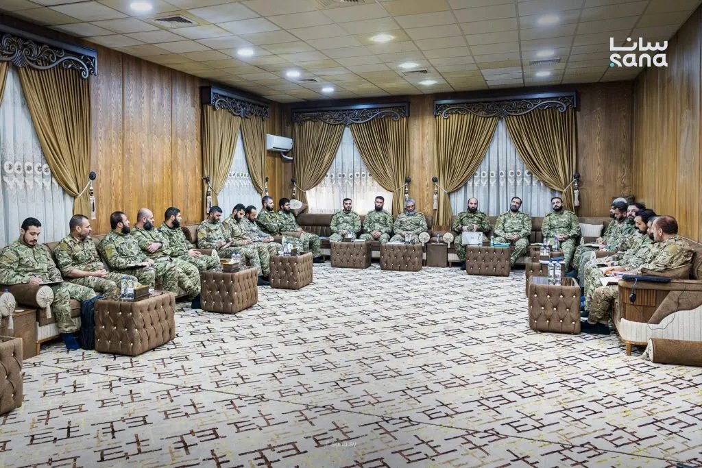 وزارة الدفاع تعقد اجتماعاً موسعاً لتطوير التنسيق بين التشكيلات العسكرية