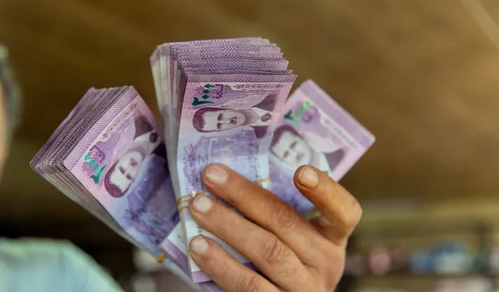 تحديث فوري: أسعار صرف الدولار واليورو والذهب مقابل الليرة السورية في السوق السوداء، الثلاثاء 2 ديسمبر 2025