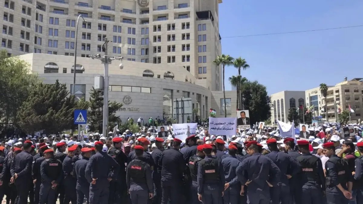 الأردن يحظر أنشطة جماعة الإخوان المسلمين ويغلق مقراتها: ما مصير حزب جبهة العمل الإسلامي؟