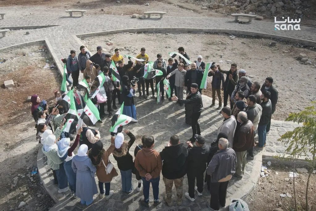 في حمص: "قافلة الحرية" تعرف أطفال الشهداء على محطات صمود المدينة