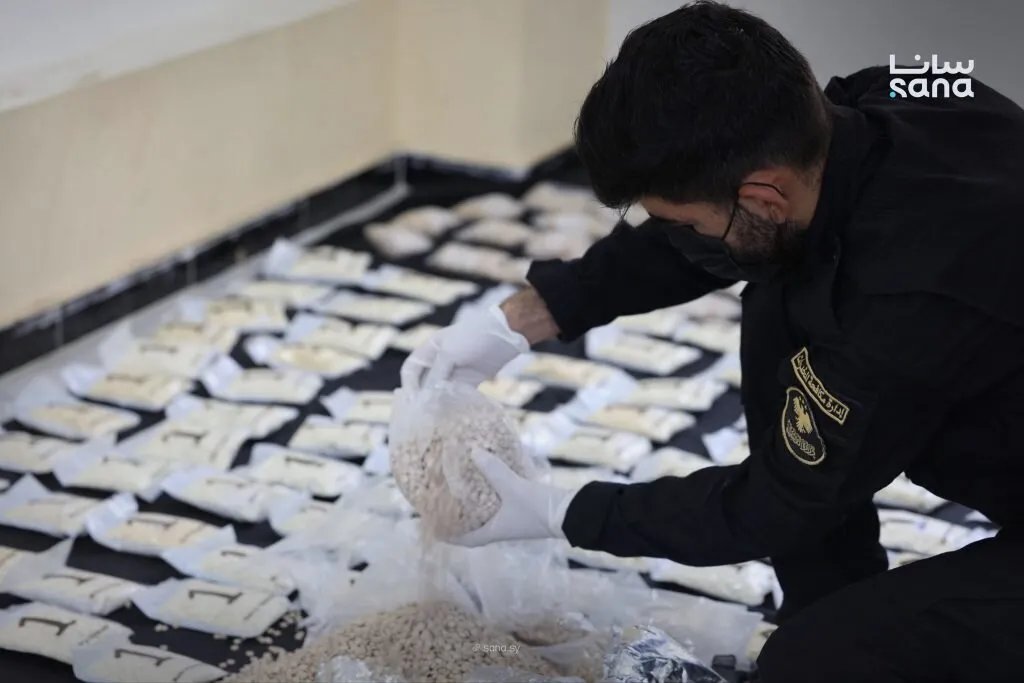 دمشق: تفكيك شبكة لتجارة المخدرات وضبط كميات كبيرة من المواد المخدرة والأسلحة