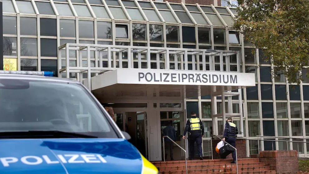 جريمة مروعة في دورتموند: مراهقان يهاجمان صاحب كشك سوري بساطور ويبتران أصابعه