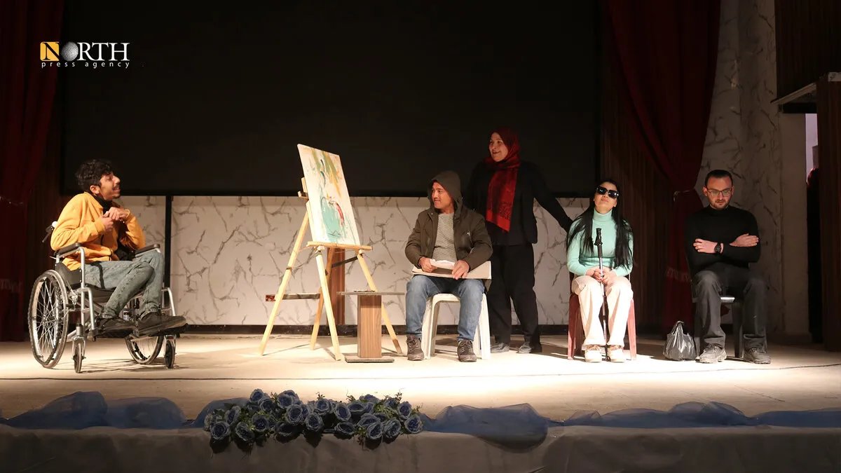 بمناسبة يومهم العالمي: عرض مسرحي لذوي الاحتياجات الخاصة في كوباني يسلط الضوء على طموحاتهم