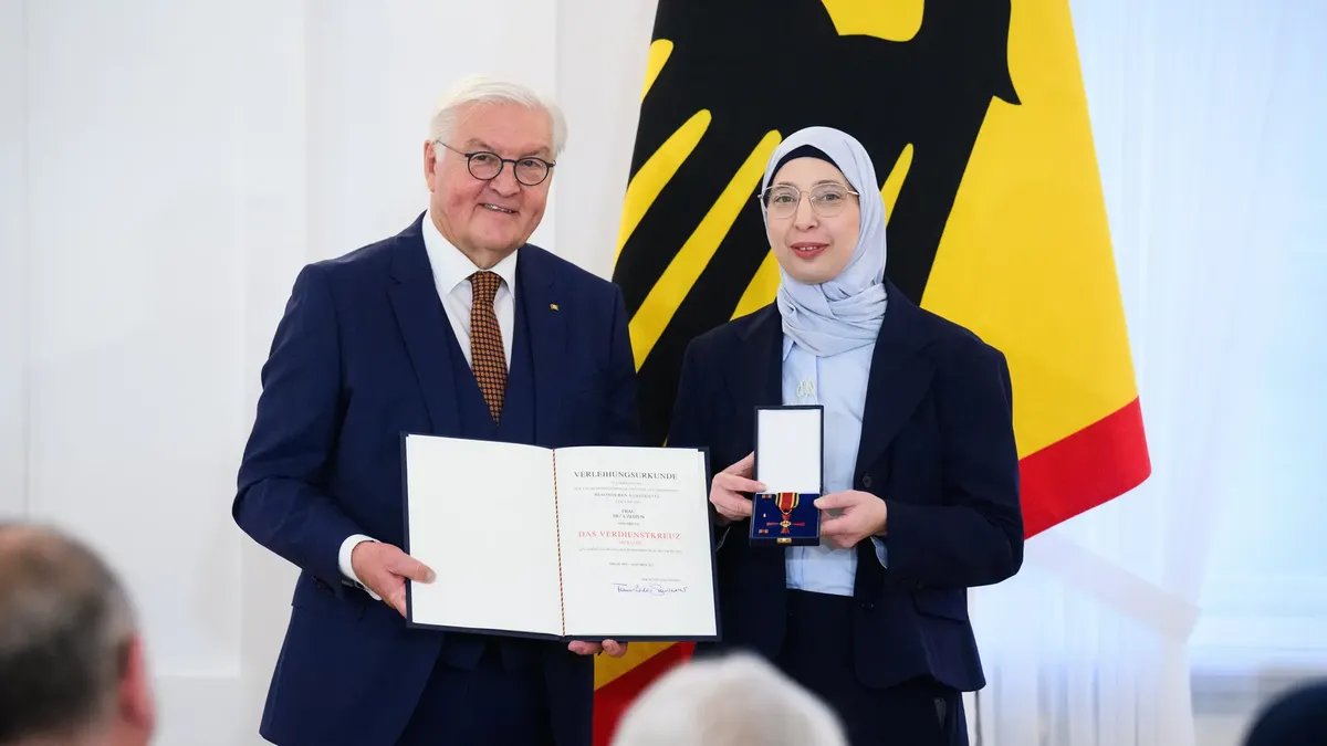 دعاء زيتون.. ألمانية من أصول سورية تتألق بوسام الاستحقاق الألماني الرفيع