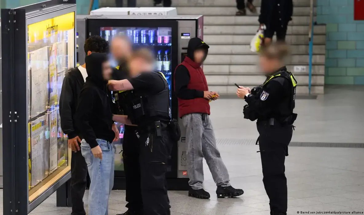 ألمانيا: تصاعد مقلق في التطرف وجرائم العنف بين القاصرين.. ما الأسباب؟