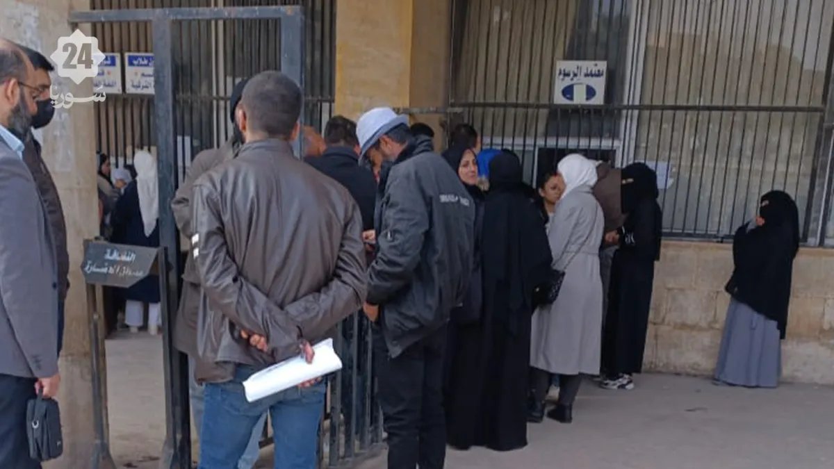 جامعة حلب: طلاب يعانون من أزمة التسجيل بسبب غياب الإنترنت وبطء الإجراءات