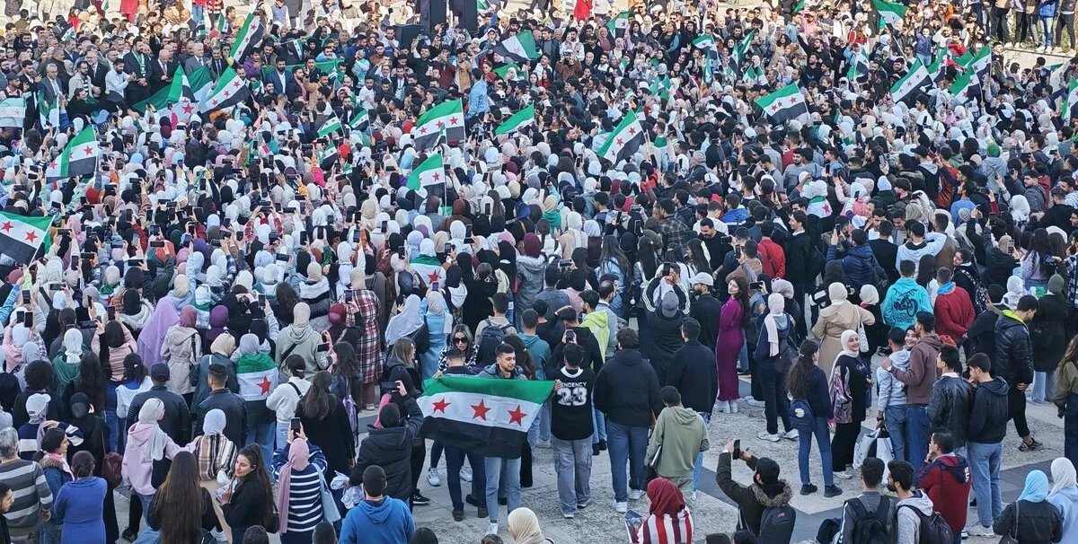 جامعة اللاذقية تحتفل بذكرى التحرير المجيد بفعاليات طلابية حاشدة