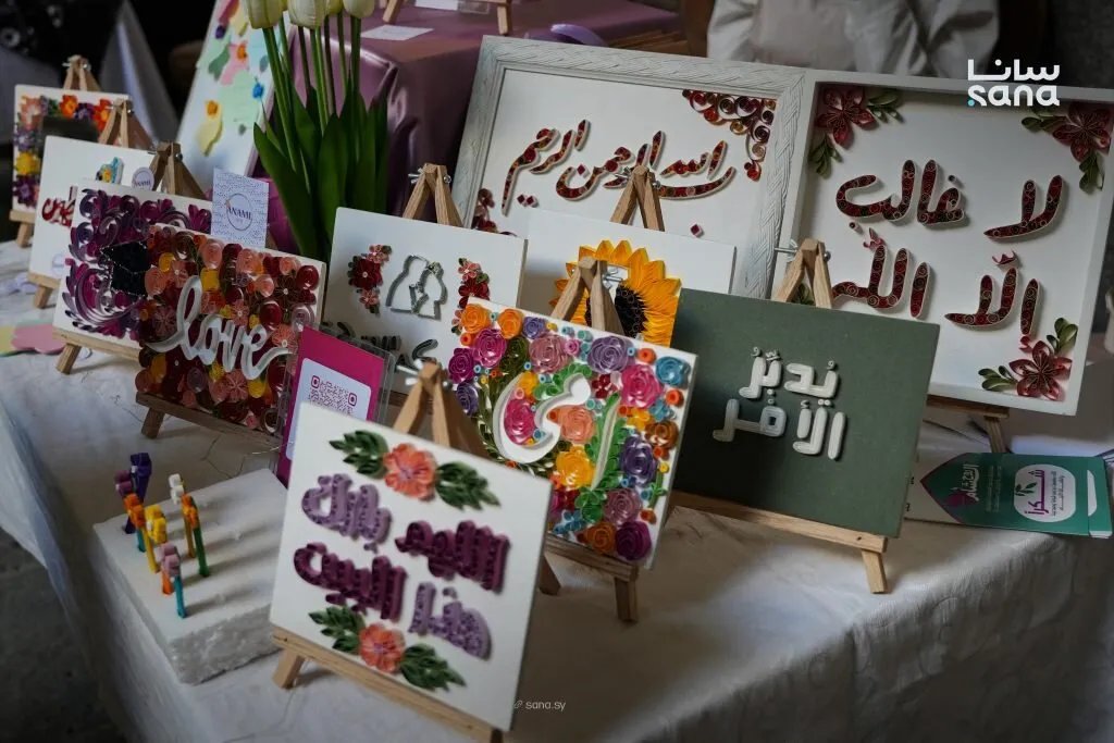 دعاء السعدي: فنانة سورية تحوّل الورق الملون إلى تحف فنية بتقنية الكويلينغ