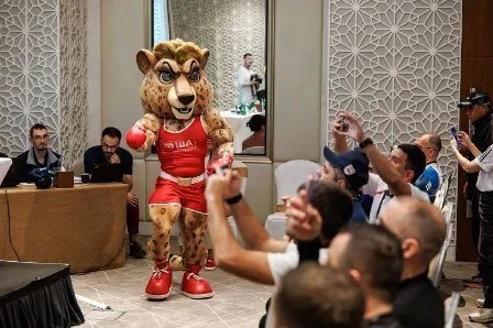 مواجهات حاسمة في قرعة مونديال الملاكمة بدبي: أبطال الأولمبياد في تحدٍ ونجوم الإمارات يواجهون الطموح الإفريقي