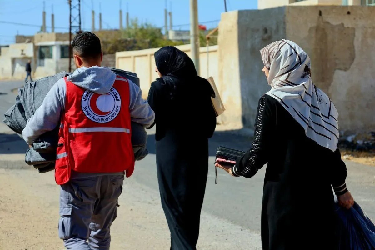 الهلال الأحمر يوزع مساعدات شتوية لـ 350 عائلة عائدة في القنيطرة