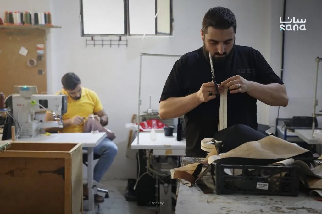 عودة الحياة إلى حلب: حرفيون شباب يعيدون بناء الاقتصاد بعد التحرير