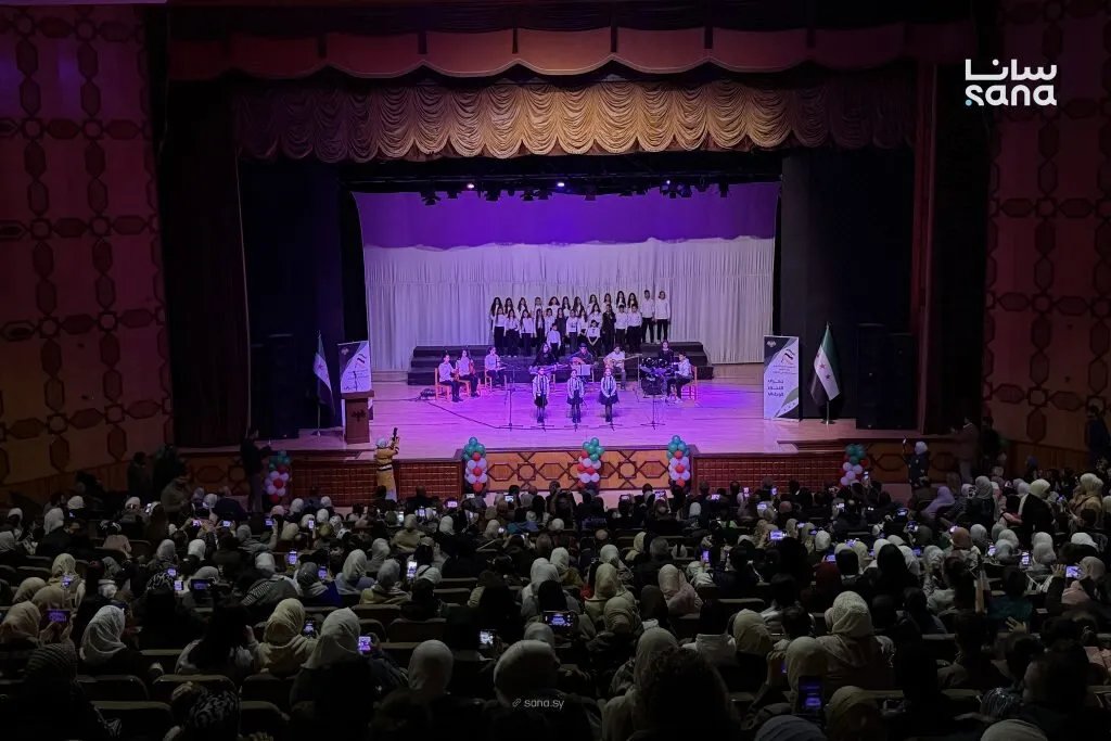 اللاذقية تحتفي بذكرى التحرير بمعرض فني وأنشطة ثقافية متنوعة