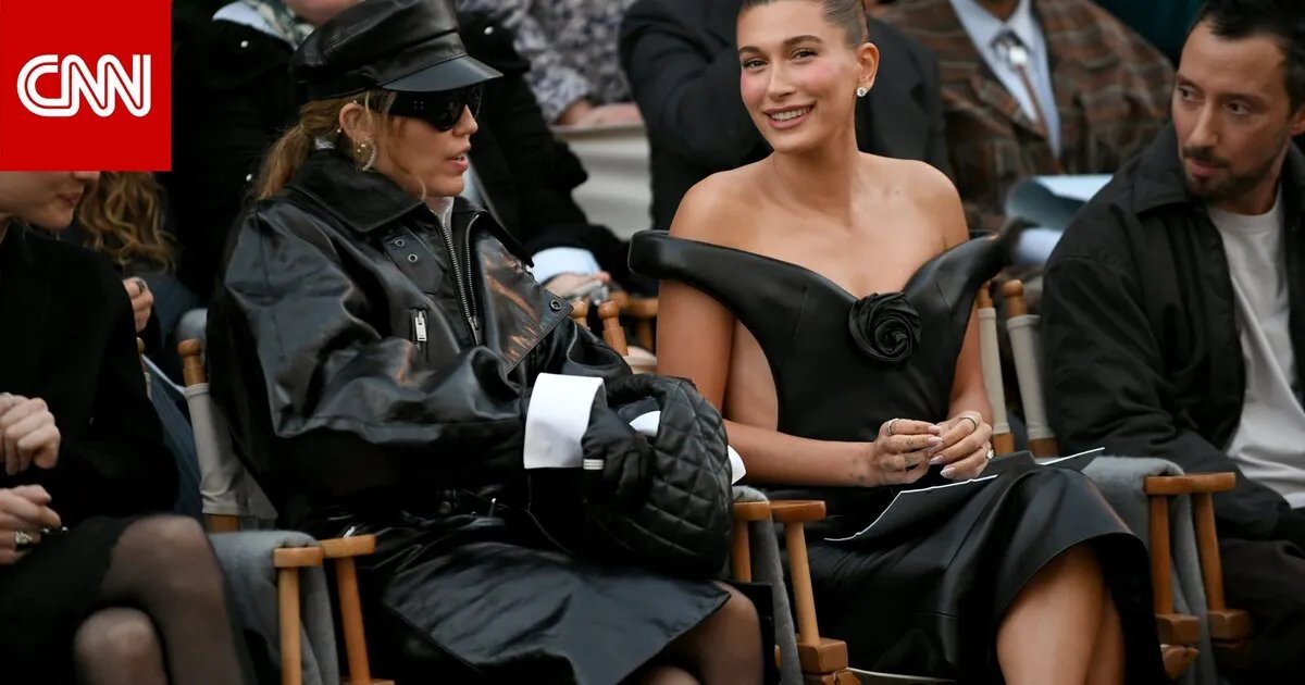 الجلد الأسود يكتسح الموضة: من هوليوود إلى أناقة النجمات العربيات