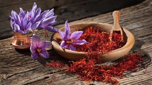 الزعفران: "ذهب أحمر" يمنحك الصحة والسعادة.. فوائد مذهلة تكشفها الدراسات