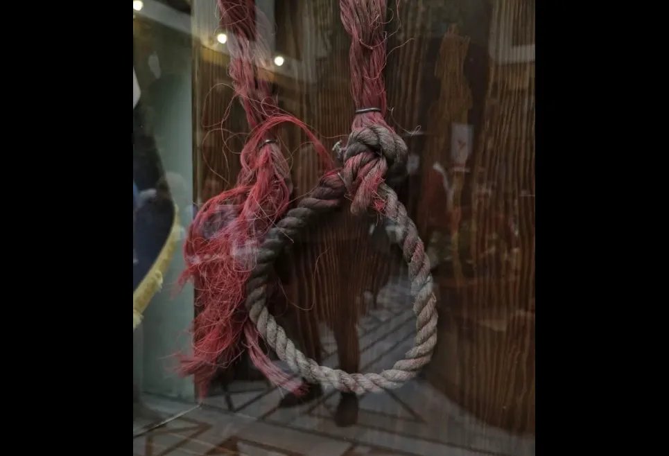 حبل الإعدام من سجن صيدنايا: شاهد على إجرام الأسد وإهمال المتخاذلين